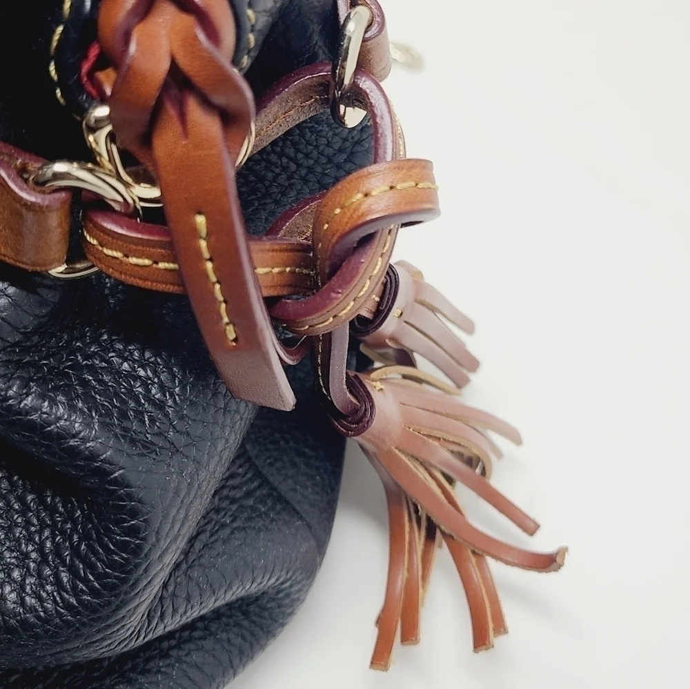 Dooney & Bourke timeless vintage